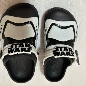 Star Wars Stormtrooper Crocs Size 3J. Excellent condition glow in the dark!